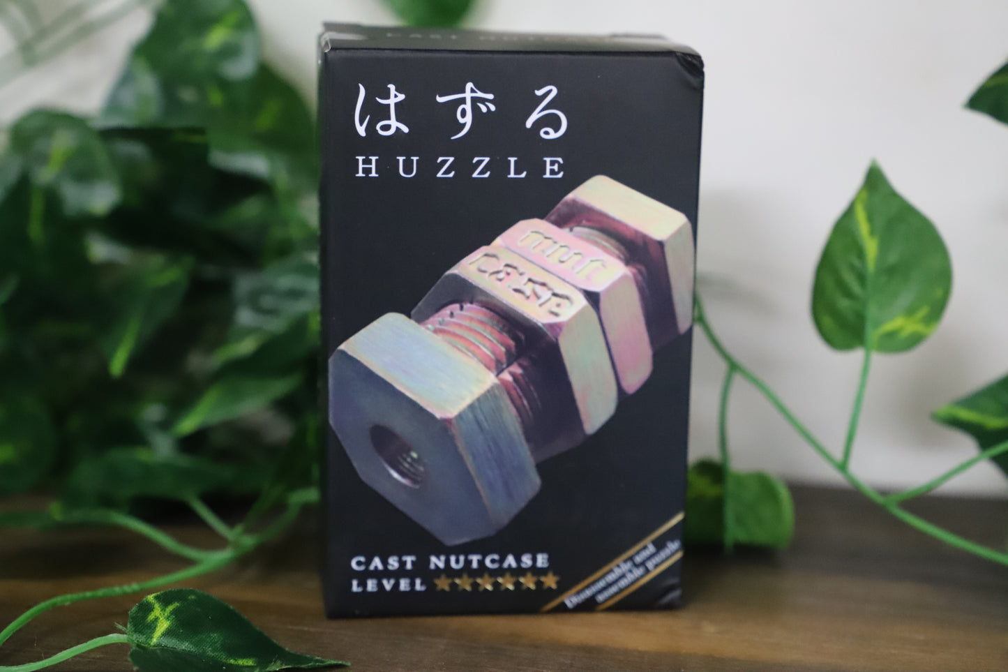 Huzzle Cast Nutcase