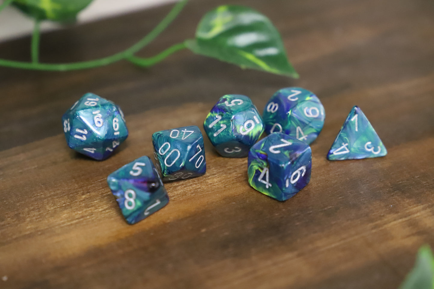 Festive Green & Silver 7 Dice Set